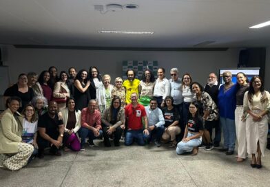 Presidente da Undime participa de reunião do FEEBA e apresenta planos para a educação na Bahia; evento também homenageia educadores históricos