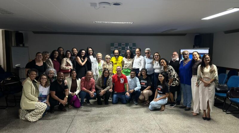 Presidente da Undime participa de reunião do FEEBA e apresenta planos para a educação na Bahia; evento também homenageia educadores históricos