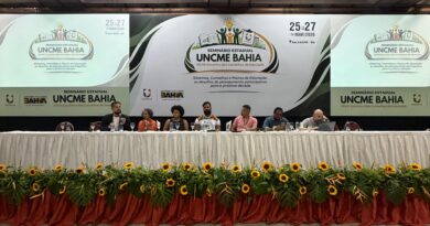 Lucas Aguiar participa de uma das mesas do Seminário da Uncme refletindo sobre políticas educacionais e educação em tempo integral