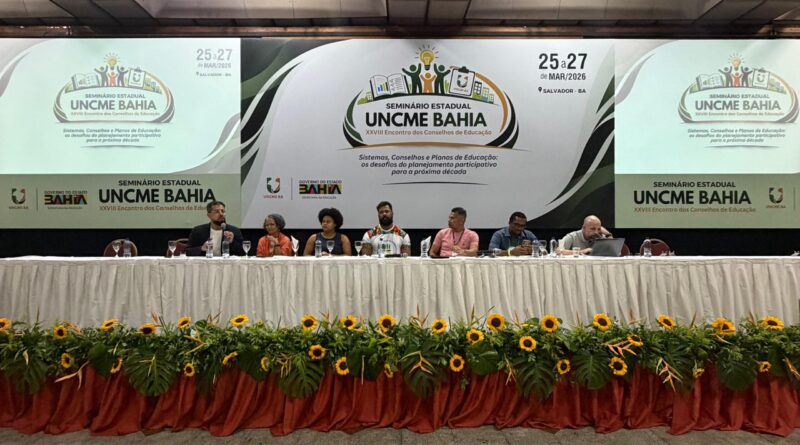 Lucas Aguiar participa de uma das mesas do Seminário da Uncme refletindo sobre políticas educacionais e educação em tempo integral