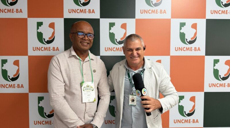 Dirigente de Caém destaca gestão participativa e avanços educacionais durante seminário em Salvador