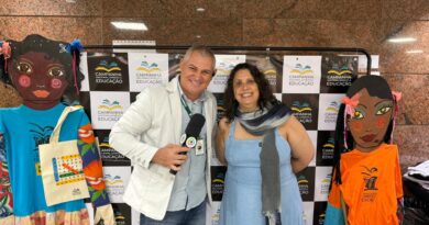 Exposição da Campanha Nacional pelo Direito à Educação destaca trajetória de mobilização e conquistas no seminário da Uncme em Salvador