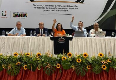 Presidente da Undime Bahia participa de debates estratégicos sobre o futuro da educação na Bahia durante o Seminário da Uncme