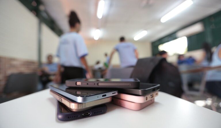 Pesquisa nacional do MEC avalia impacto da lei de celulares