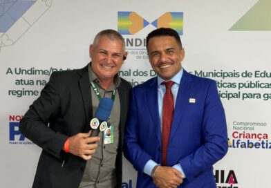 Anderson Passos destaca mobilização histórica e reforça papel dos planos municipais no Fórum da Undime Bahia
