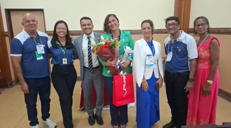 Professora Drª. Tereza Farias celebra aniversário nesta quarta-feira participando de Fórum da Undime Bahia