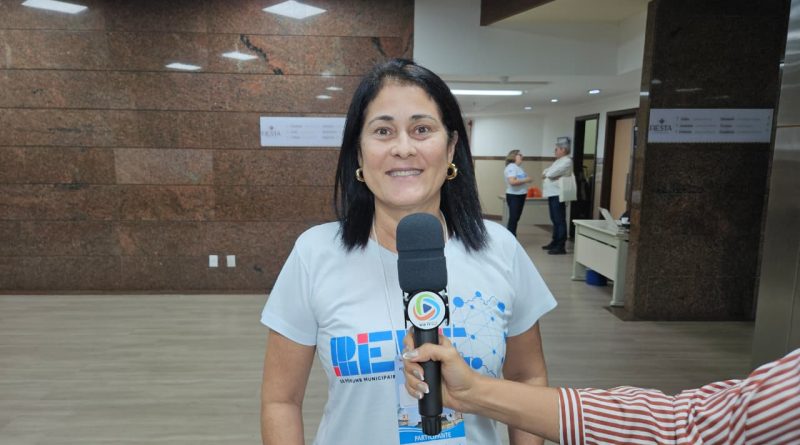 Coordenadora de FME de Caravelas destaca troca de experiências e fortalecimento das políticas educacionais durante simpósio em Salvador