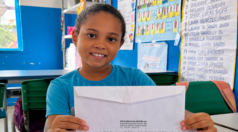 Estudante da rede municipal de Wagner recebe resposta da Presidência da República após carta lida em Fórum da Undime Bahia