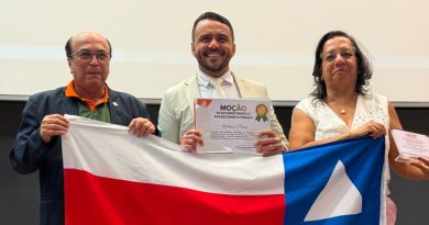 Undime participa de Congresso Nacional da Uncme em Brasília e presidente da Undime Bahia é homenageado
