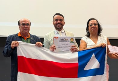 Undime participa de Congresso Nacional da Uncme em Brasília e presidente da Undime Bahia é homenageado