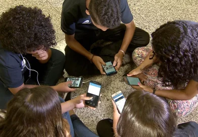 Pesquisa mostra que 82% são contra crianças de até 3 anos com celular