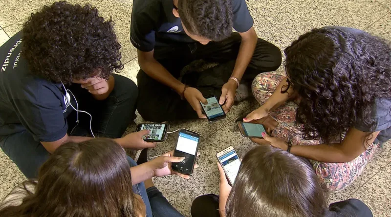Pesquisa mostra que 82% são contra crianças de até 3 anos com celular